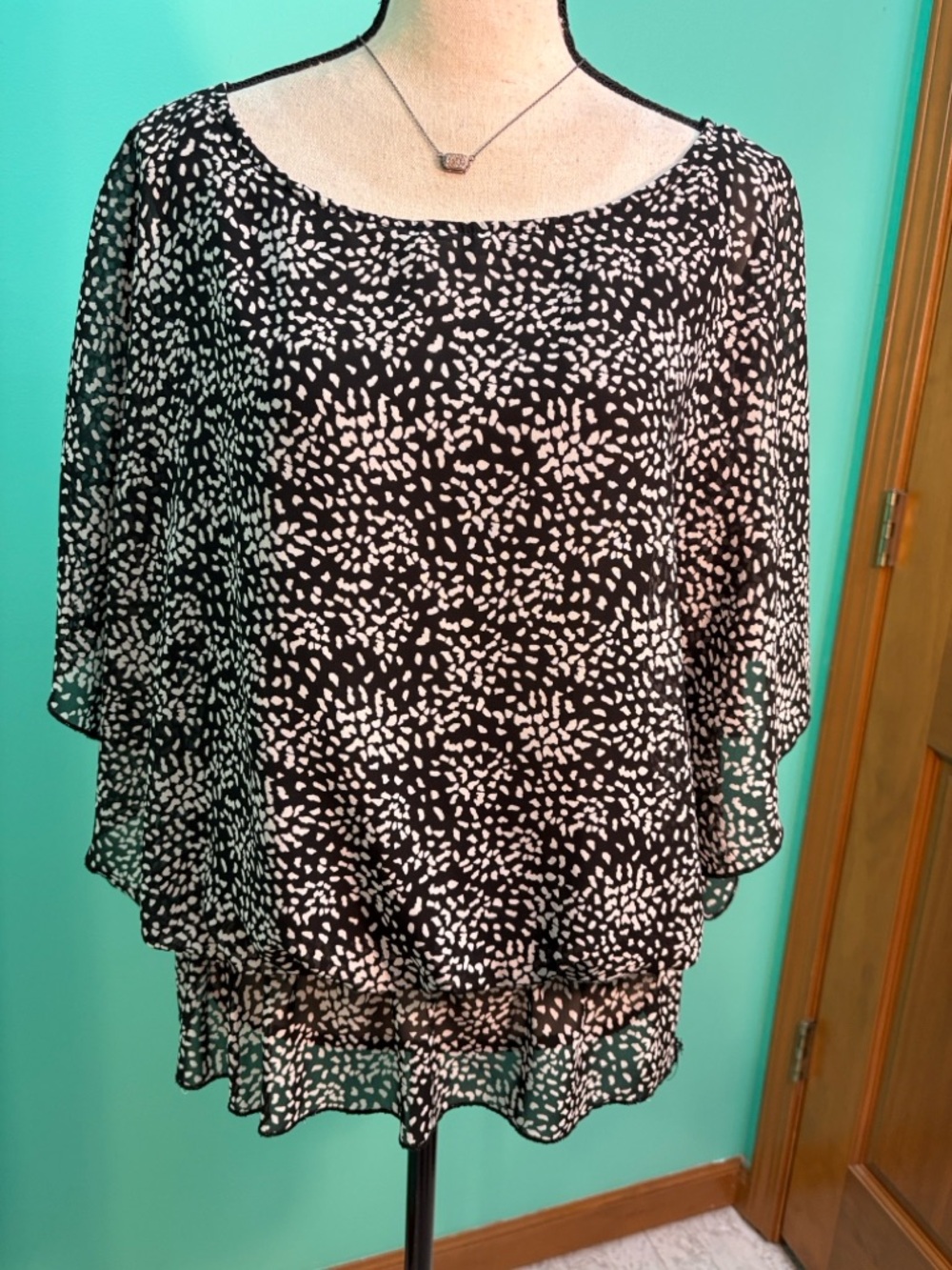 julie's closet Black and White Layered Chiffon Blouse
